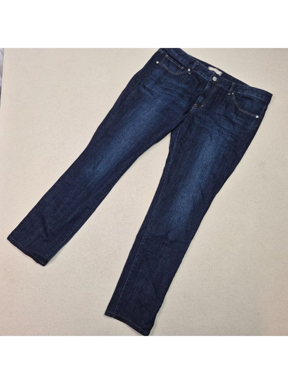 UNIQLO Women's Straight Stretchy Mid Rise Dark Wash Blue Jeans 32/33